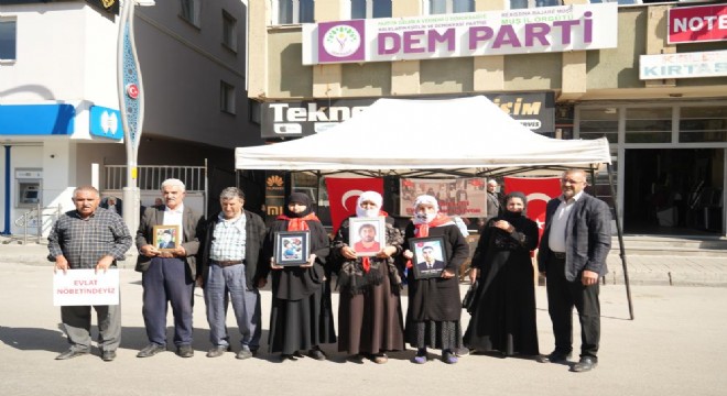  Muş'ta evlat nöbeti devam ediyor